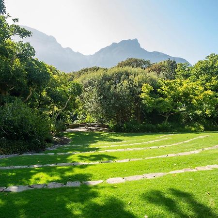 Vineyard Hotel Cape Town Exterior photo